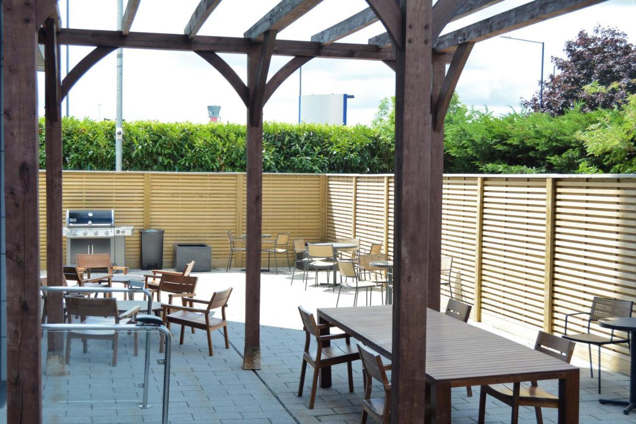 Staybridge Suites London Heathrow - Bath Road, An Ihg Aparthotel Hillingdon Eksteriør billede