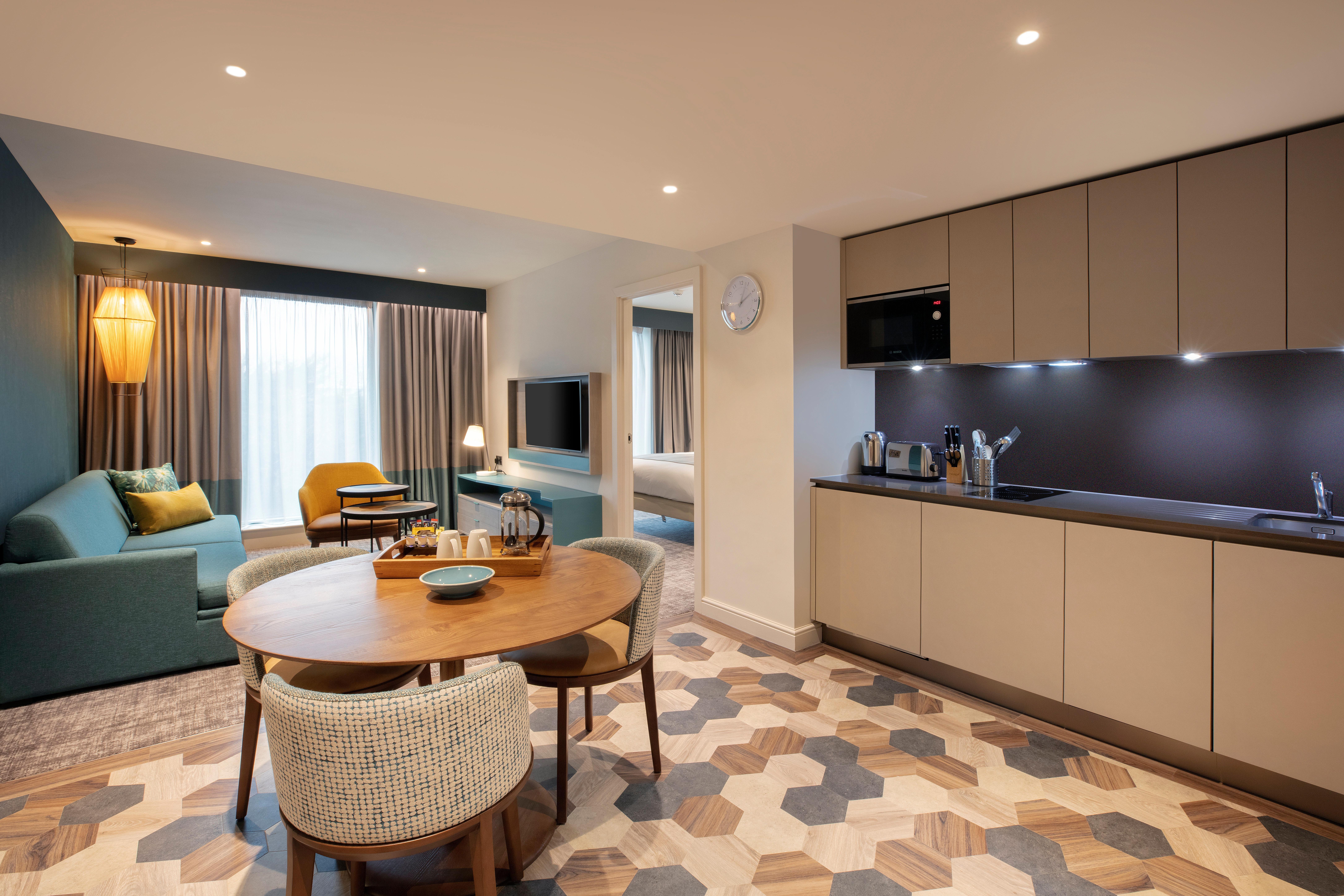 Staybridge Suites London Heathrow - Bath Road, An Ihg Aparthotel Hillingdon Eksteriør billede